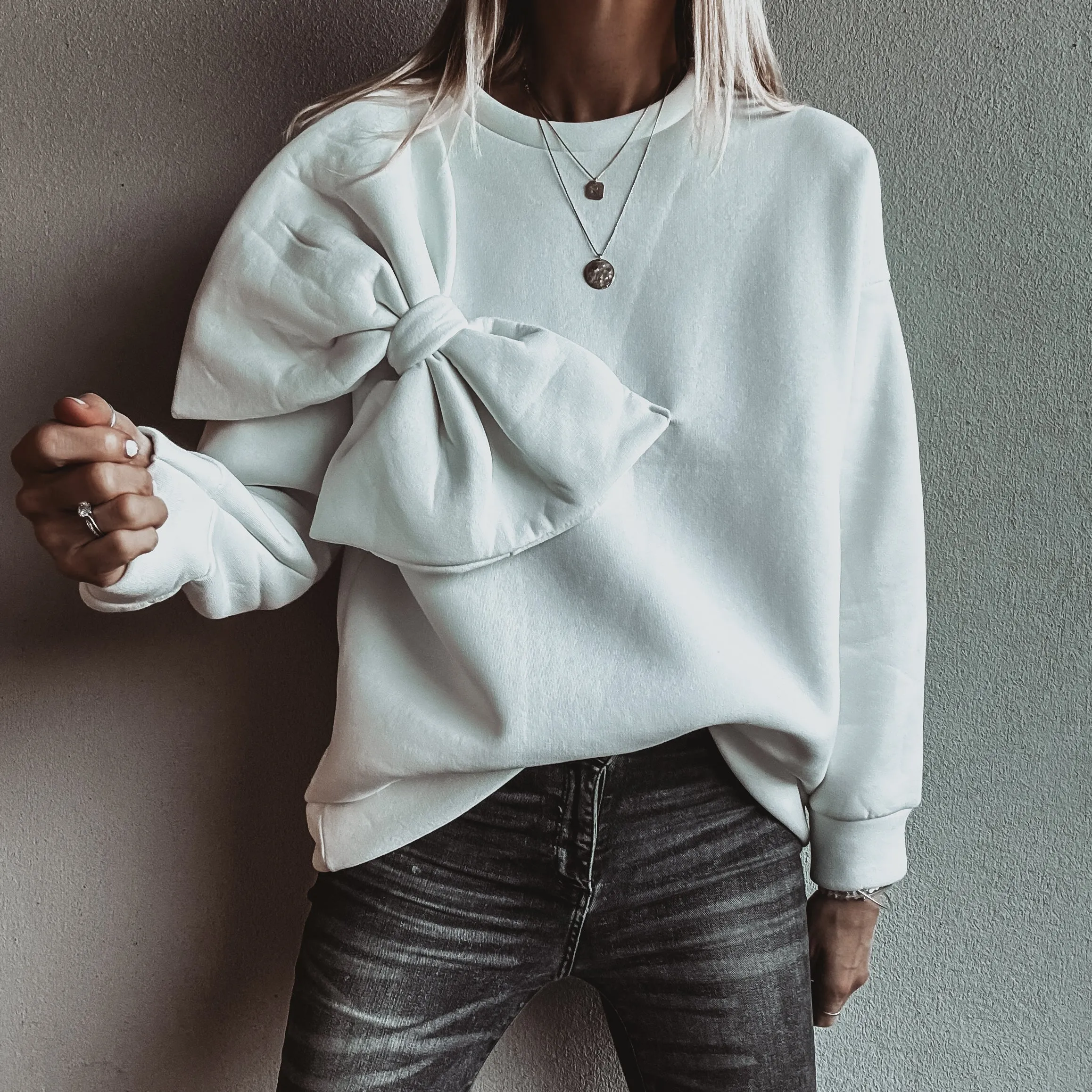 White Bow sweatshirt *NEW*