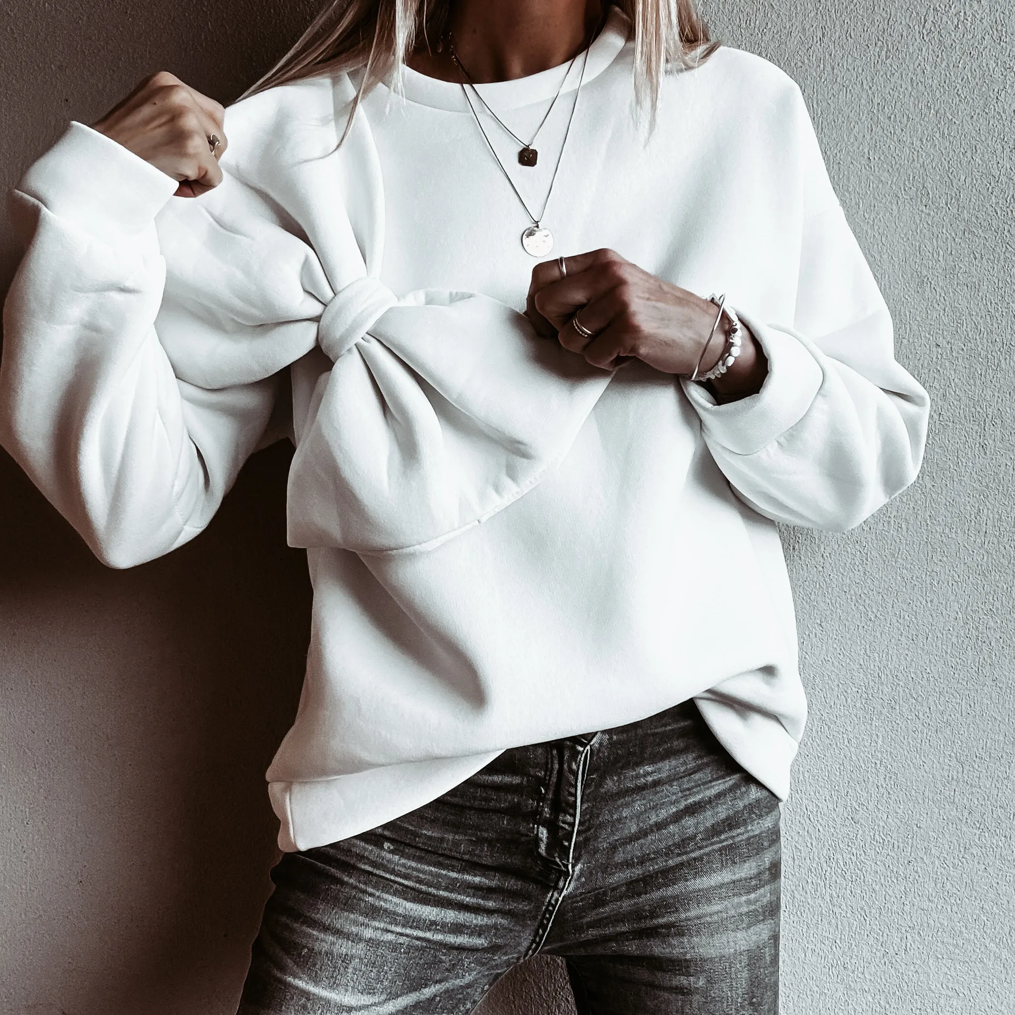 White Bow sweatshirt *NEW*